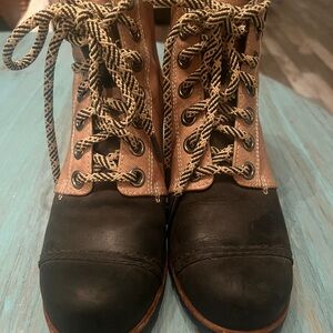 Sorel Black and Tan Boots